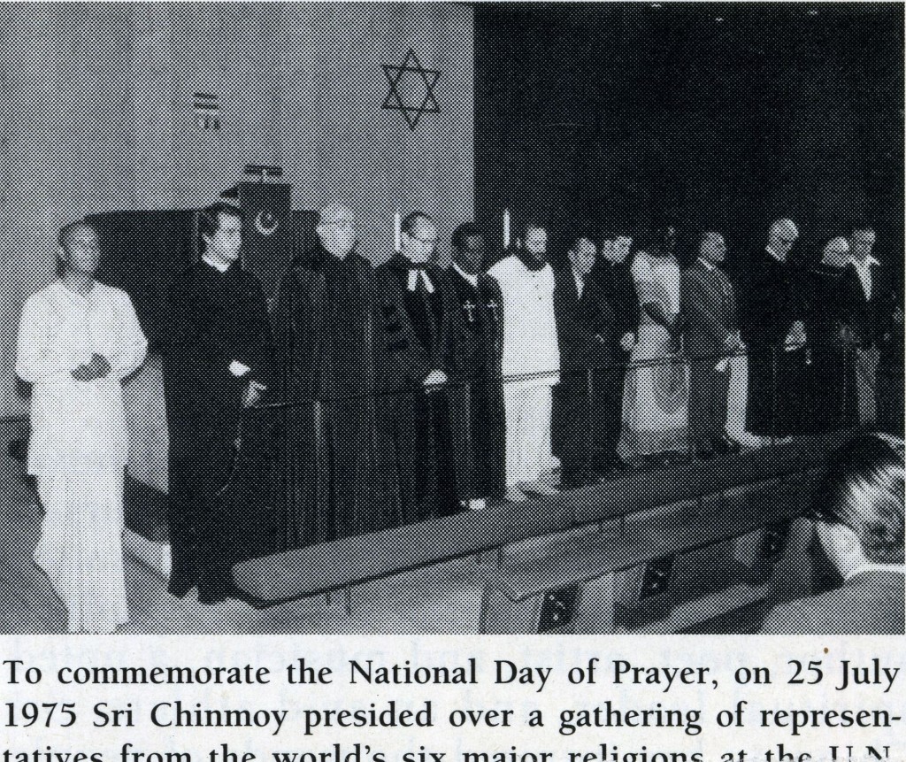 img156-24-jul-1975-nat-day-prayer-sri-chinmoy-leads-silence