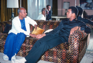 Sri Chinmoy meets with Muhammad Ali in NYC